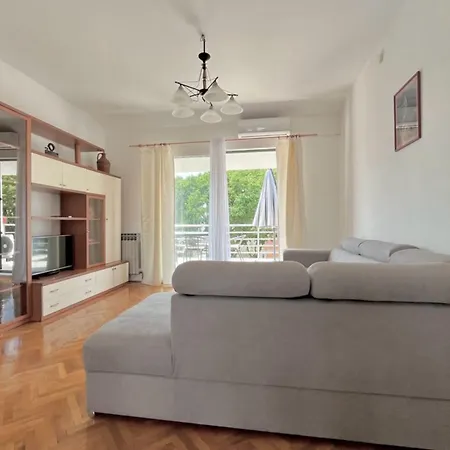 Lemon Tree アパート *