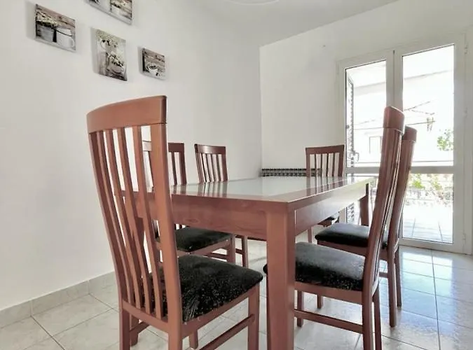 Lemon Tree Apartment *