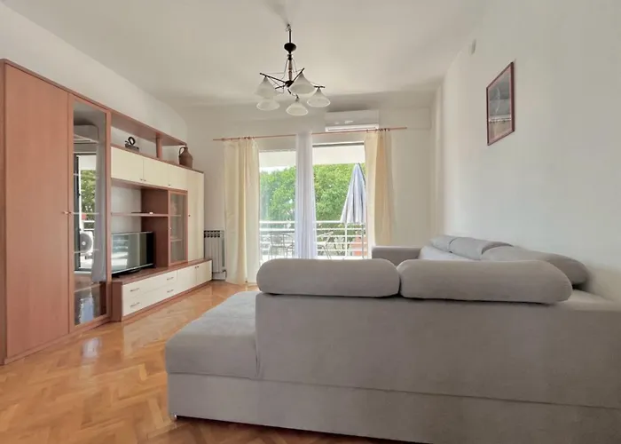 Lemon Tree Apartment *