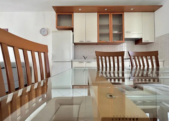 Lemon Tree Apartment *